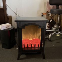 New In Box Fireplace Heater With Realistic Flame Effects