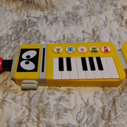 Spin Master Yo Gabba Gabba Plex Yellow Piano Keytar Keyboard (Rare) Tested