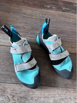 Scarpa Women’s Climbing Shoes size 10 Teal Blue