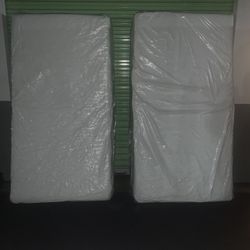 2 ZINUS MEMORY FOAM MATTRESSES (Like New) 