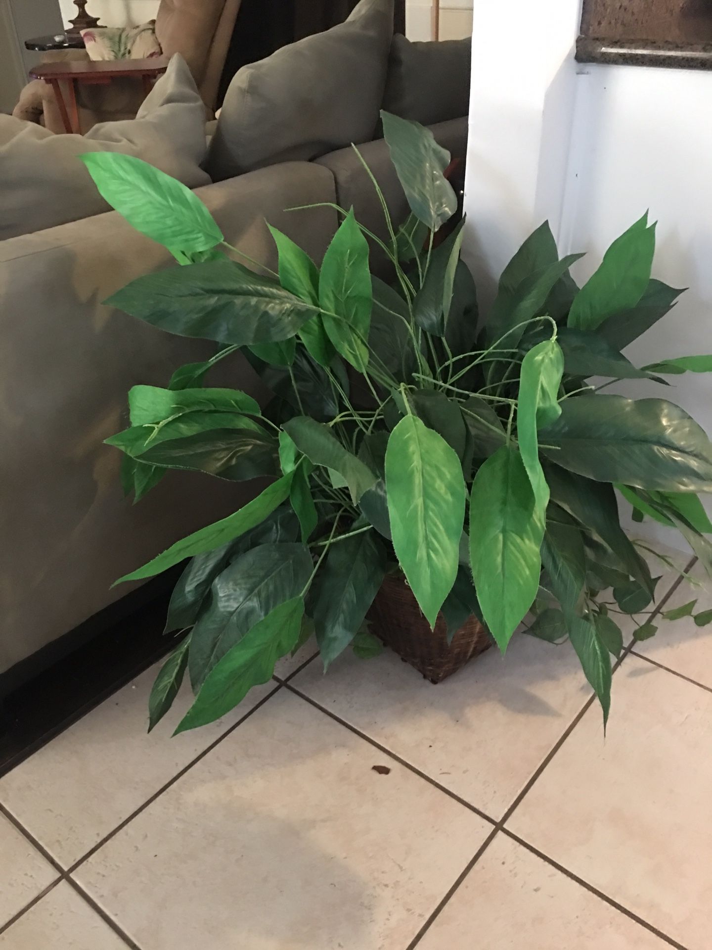 Artificial closet plant