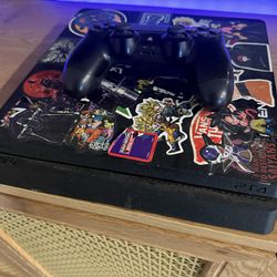 PS4 slim comes with 1 controller