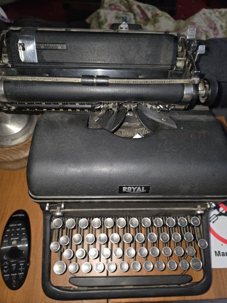 Royal Typewriter Vintage 