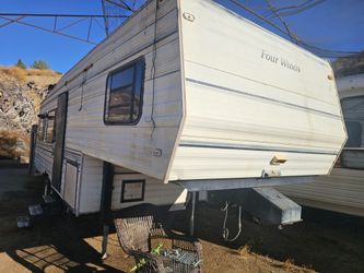 2000 Has Winds Fifth Wheel 26f