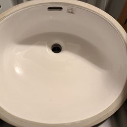 New RH 17” White Undermount Oval Sink Basin - $75 (Cash/Zelle Only!)  Description: Brand new Restoration Hardware (RH) 17” white undermount oval sink