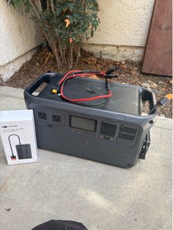 DJI Power 1000 w/solar panel adapter