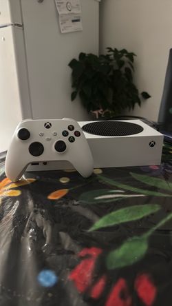 Xbox Series S (Cables included)