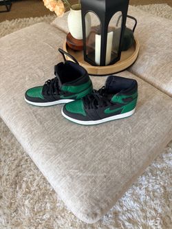Air Jordan 1 Retro High Black Green Sneakers