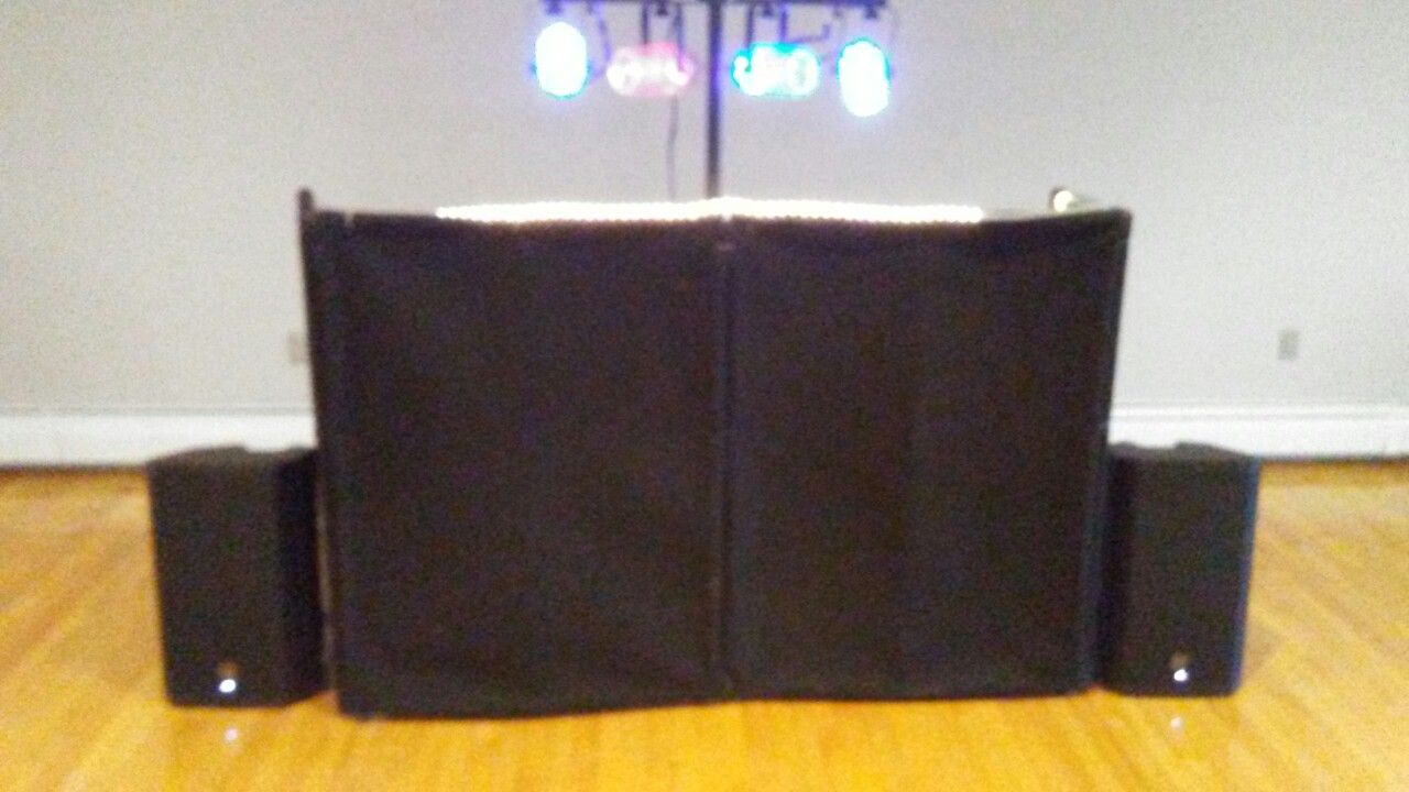 Dj  For Hire All Party's400 4 Hrs  Except Weddings $799.00   Special With Lights And Cocktail System