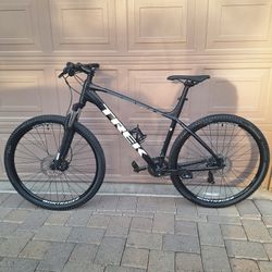 TREK MARLIN 5 MOUNTAIN BIKE 29 ER LIKE NEW ( CHECK MY OTHER BIKES)