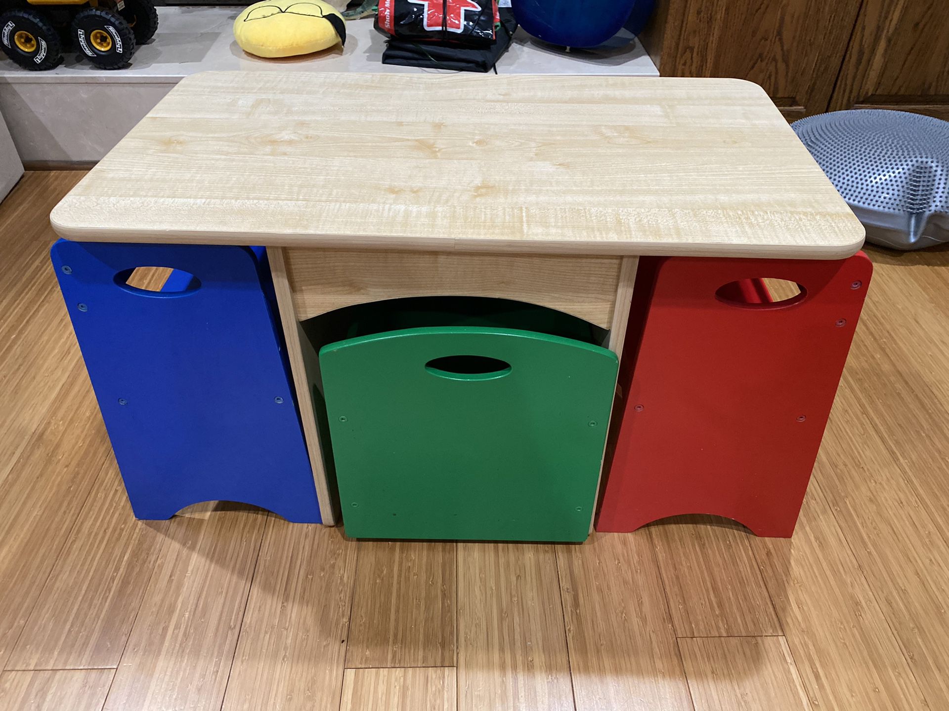 Kids table with 2 chairs and storage space
