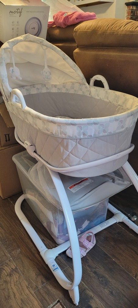 Delta Children Moses Bassinet