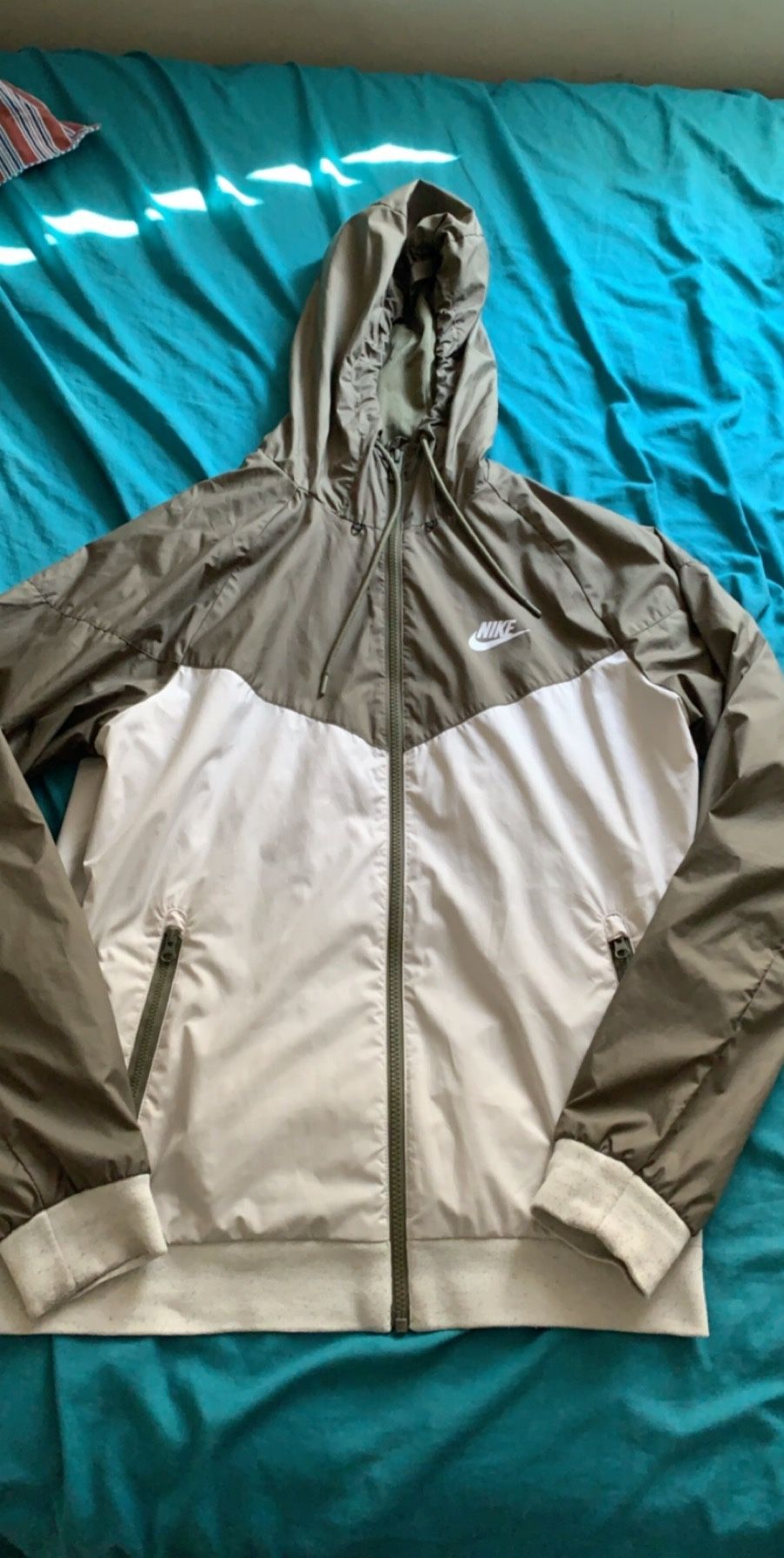 nike windbreaker size Medium