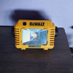 Lámpara Dewalt Led 