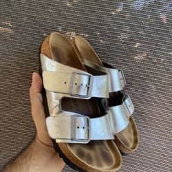 Birkenstock Arizona sandals in silver metallic with the soft footbed. 