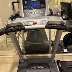 Treadmill life fitness F3 with go Console , Mat Included