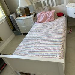 Twin Size Bed Frame, White. 