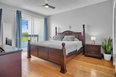 Traditional-Style Solid Wood King Bed Set
