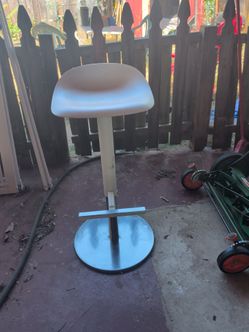 Bar stool