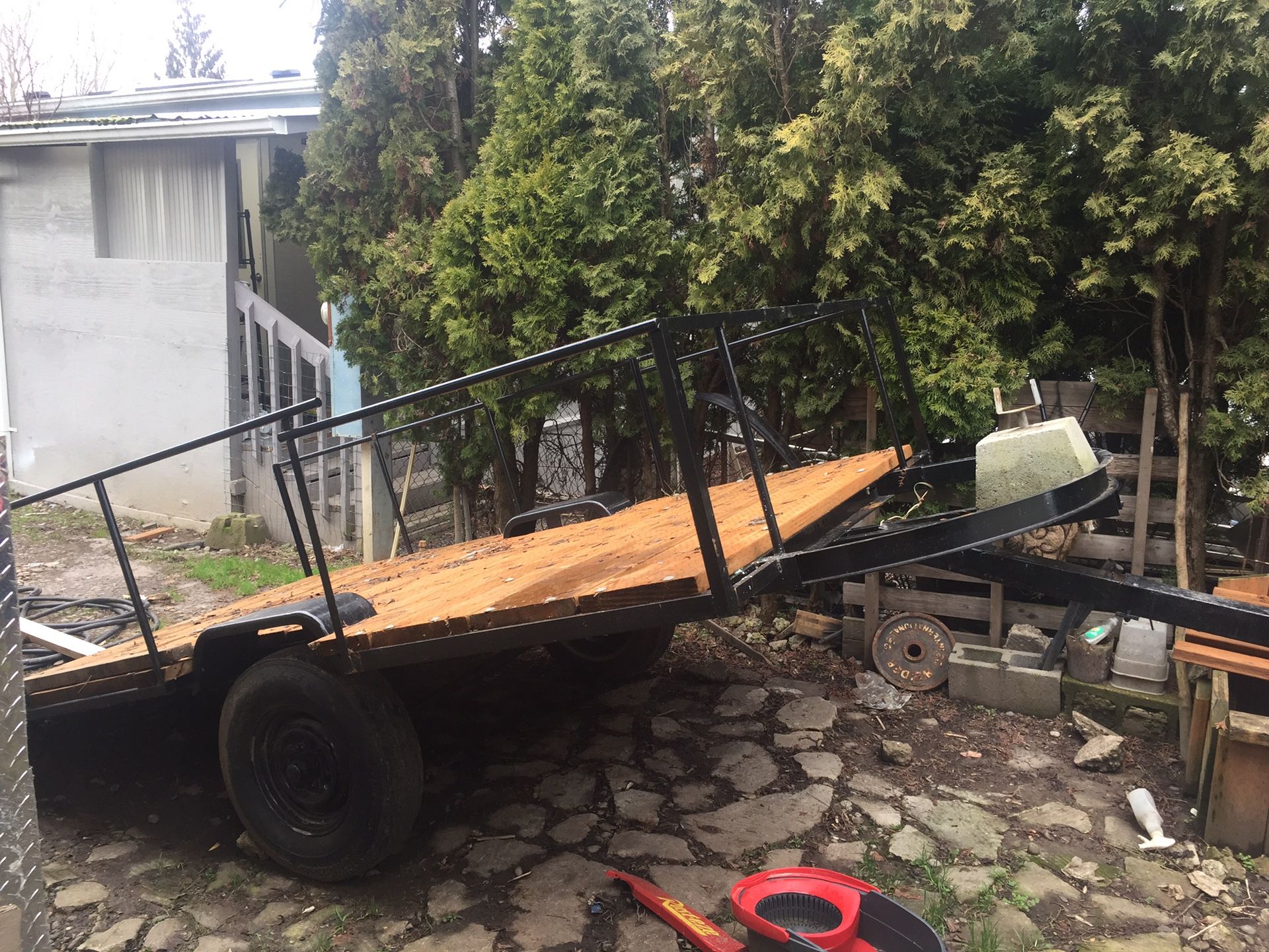 10’x6’ UTILITY TRAILER NEVER USE FRESH PAINT ,PRESSURE TREATED BOARDS ,HITCH , JACK