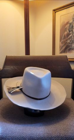 New with tags Pendleton Cassandra hat -silver s-m