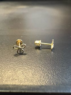 14k yellow gold small bow studs