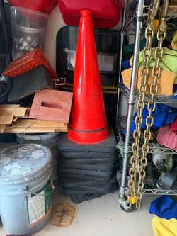 10× 28” Heavy-Duty Traffic Cones with Weighted Bases