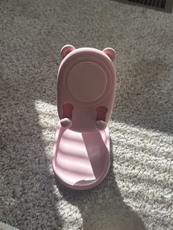 Foldable pink bear phone stand