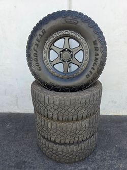18" LOCK Olympus w/ 35" Goodyear MT tires