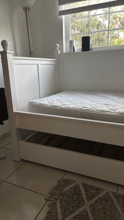 Coaster Fine Furniture White Twin Size Daybed