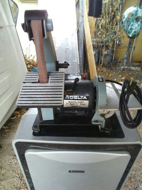 Delta. Belt and disc sander, model 31-080, good working condition.