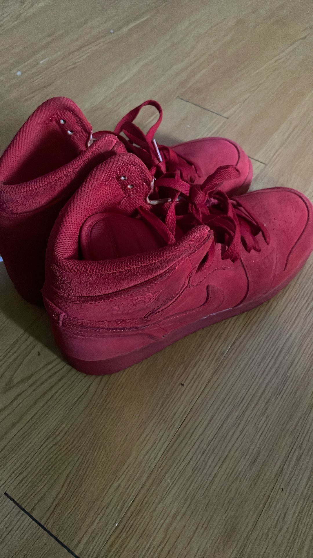 Jordan 1 Retro High Red Suede Size 6.5