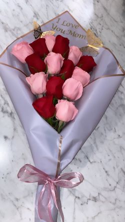 Flower arrangements/ arreglos de Flores