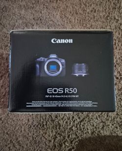 Canon EOS R50 RF-S 18-45mm Kit