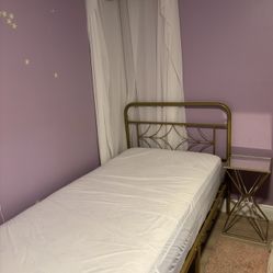 🚨🚨TWIN BED AND NIGHTSTAND 🚨🚨