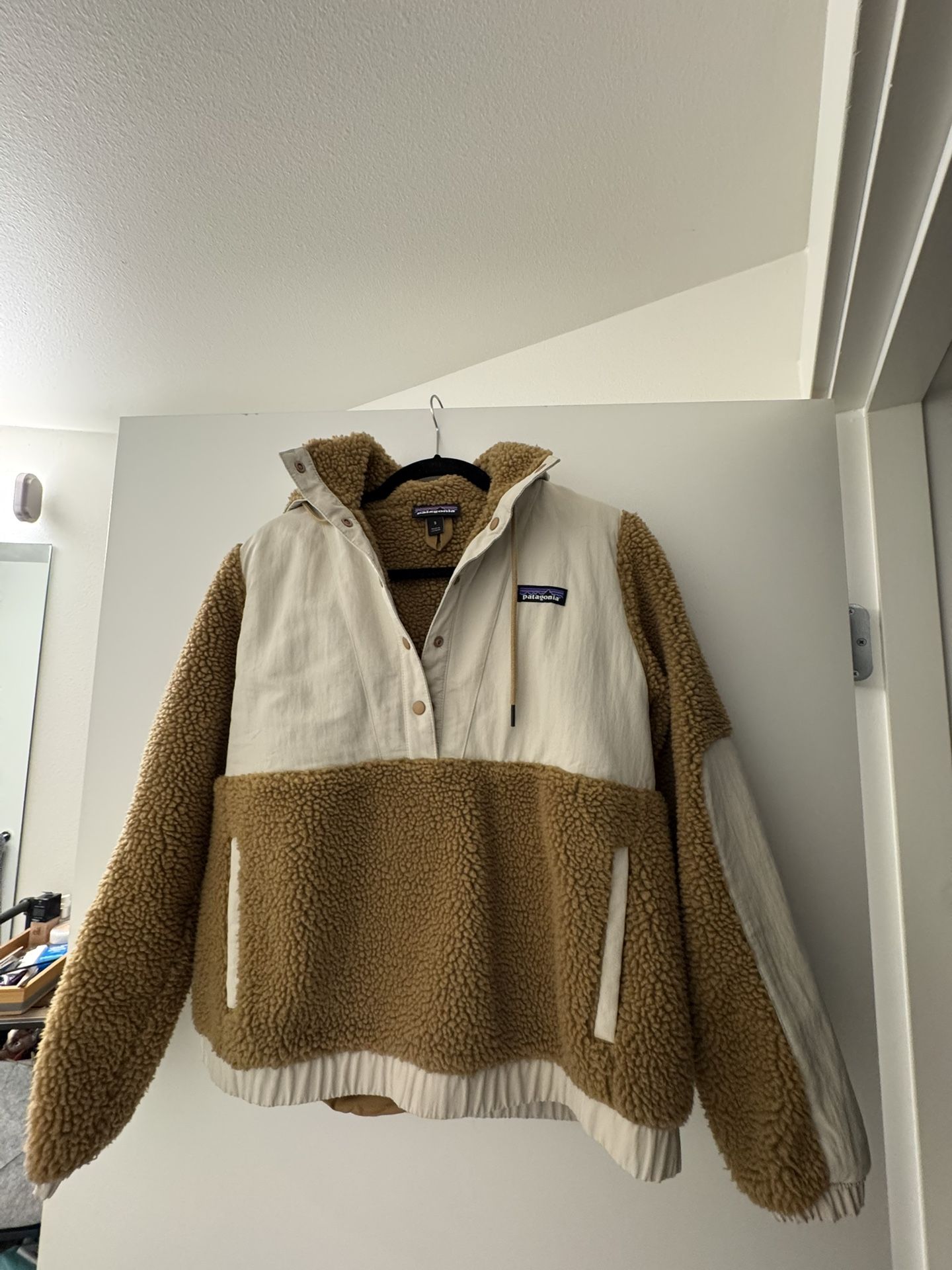 Patagonia Pull Over - Size S
