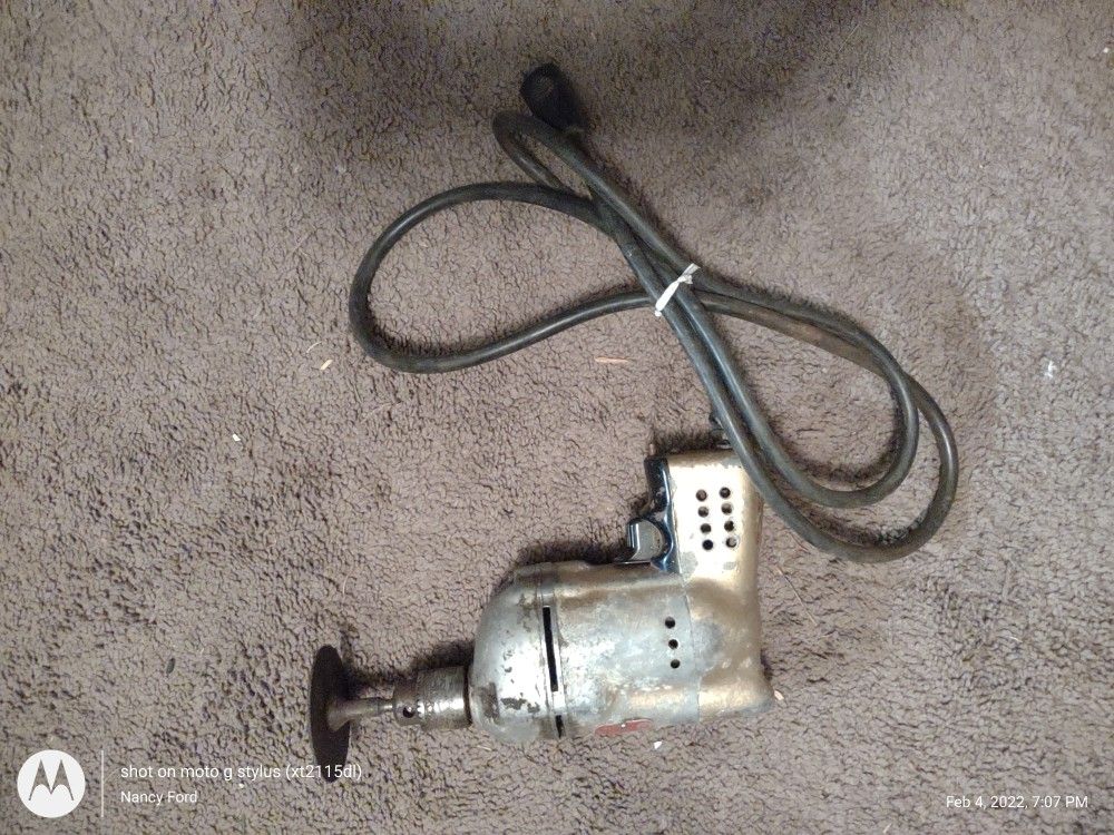 Vintage Black and Decker 1/4” U-100 Electric Utility Drill With Cut Off Wheel & Box. Tested, WORKS
