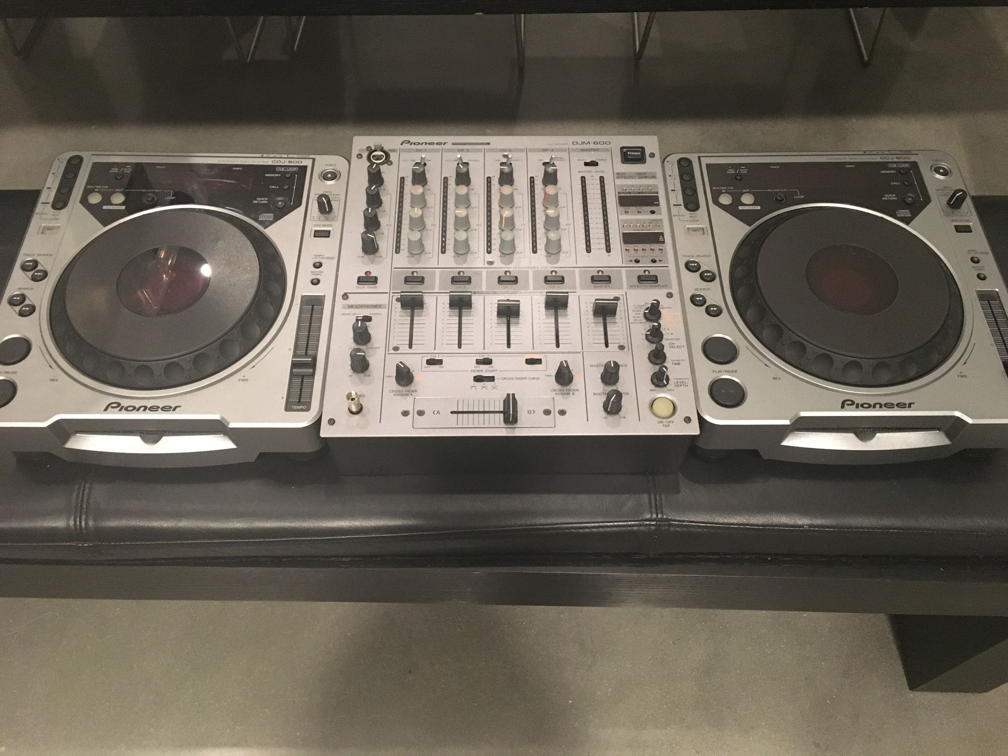 Pioneer CDJ 800 (QTY 2) AND DJM 600 Mixer - Never Used