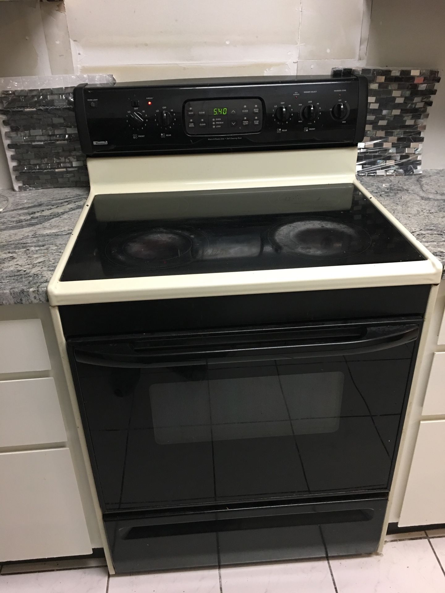 Kenmore Electric Oven (4 Burners) Great Condition