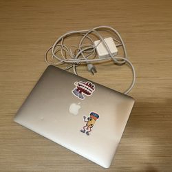 MacBook Air 13inch 128gb ,  2017  Including Charger