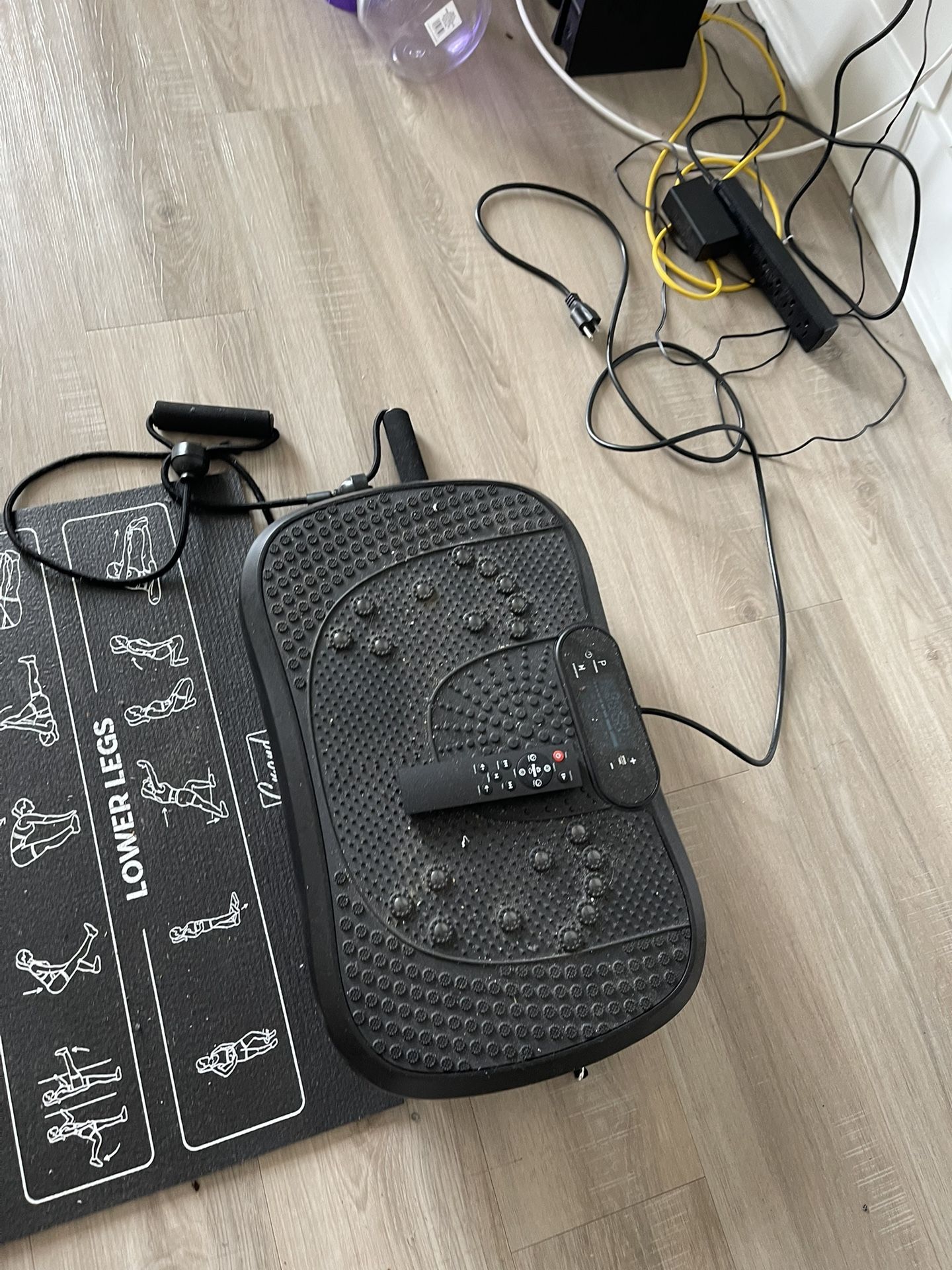 1 Workout Plate With 1 Resistant Band,  2 20lb Dumbbells, 1 Workout Mat
