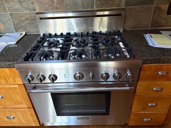 36” Thermador Pro Harmony Gas Range (6 burners)