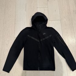 1x Nike tech size XS 