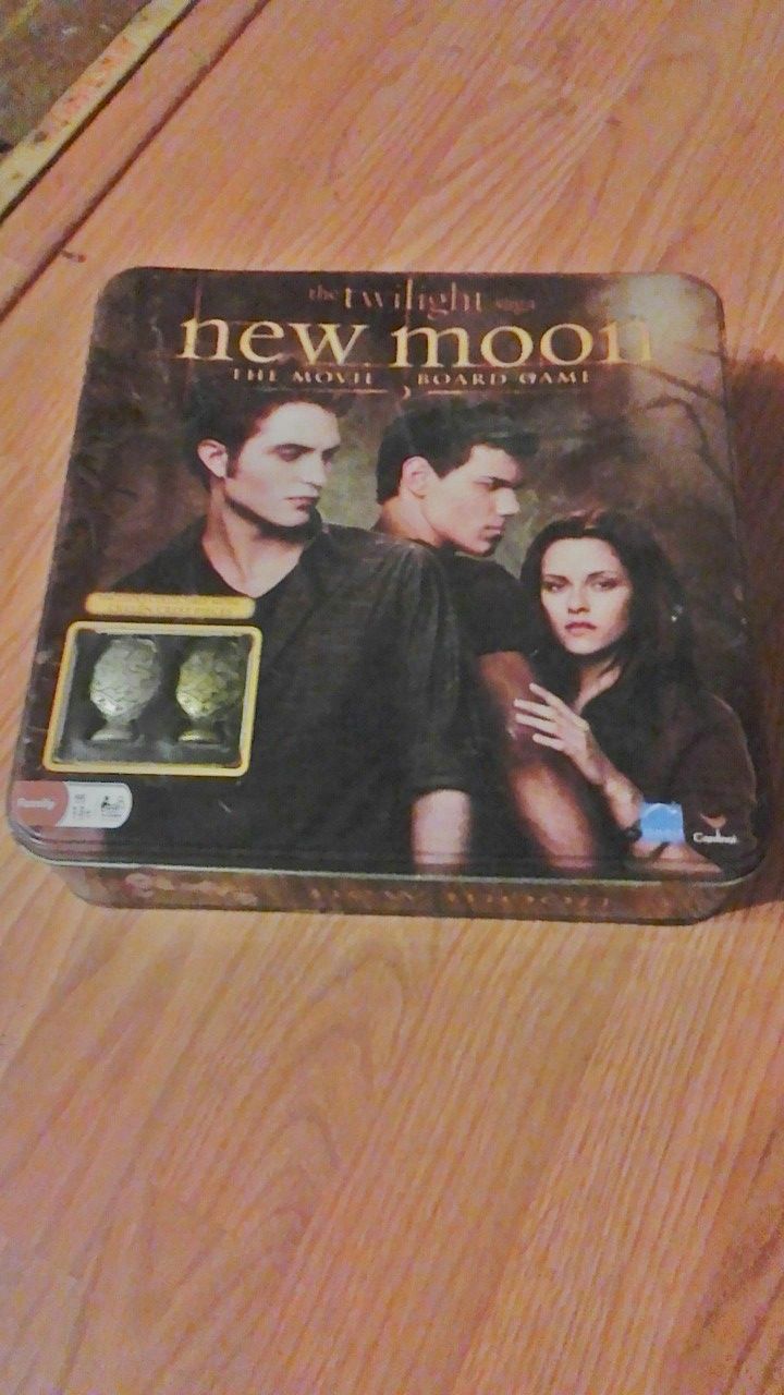 The twilight new moon board game
