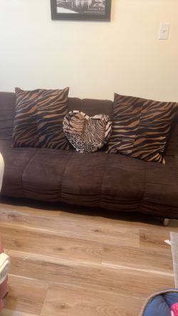 Futon with 3 pillows