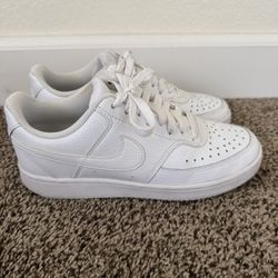 Women’s Nike Shoes Size 7