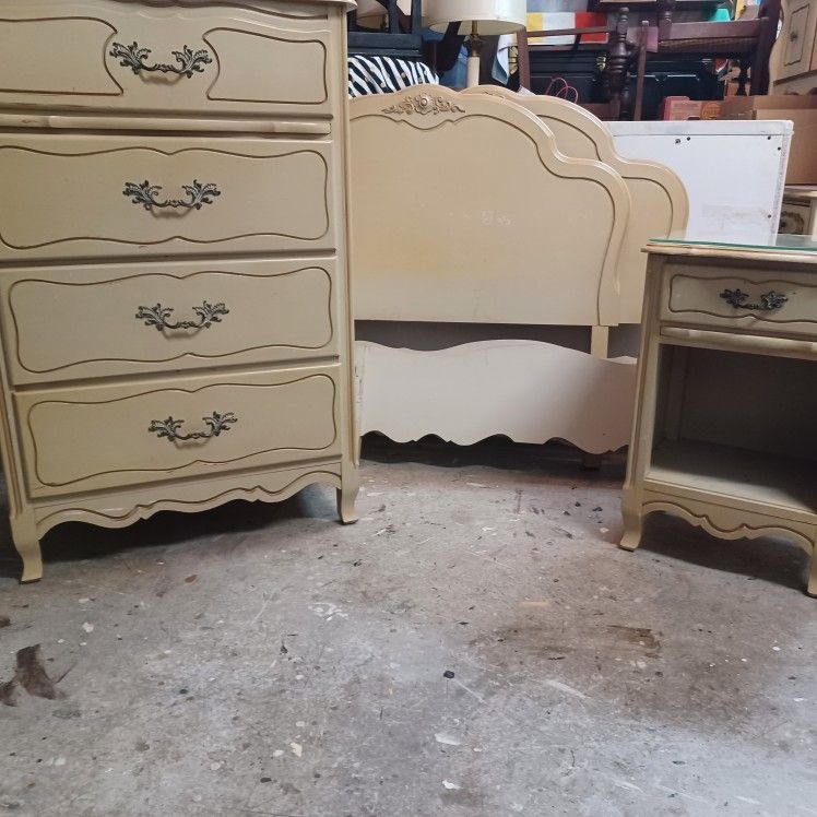 French Provincial Bedroom Furniture Lot
