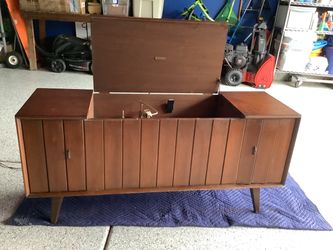 Zenith - Model MN2604 vintage cabinet counsel 1969, stereo am fm working as well as speakers, not able to set phonograph to work. Been sitting in a b
