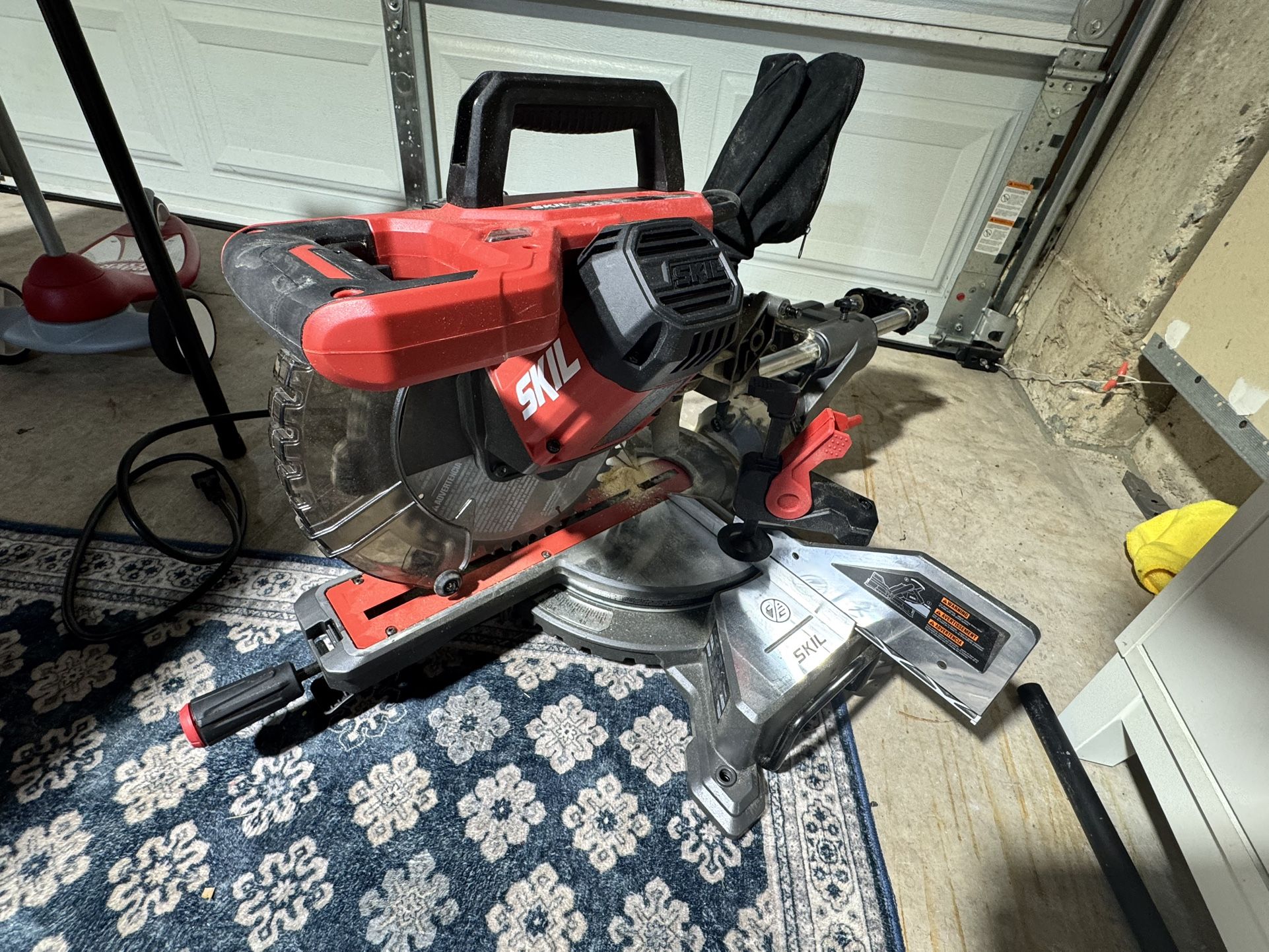 SKIL 12” Compound Miter Saw (3821-01) – Not Working, Great for Parts – New Blade Included