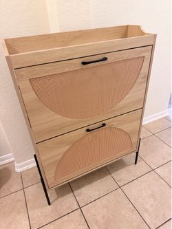 Shoe storage cabinet